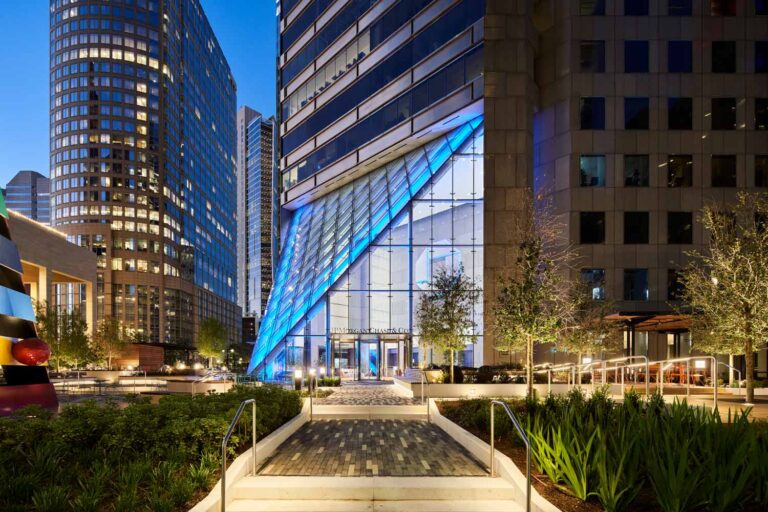 Exterior of JPMorgan Chase Tower in Houston