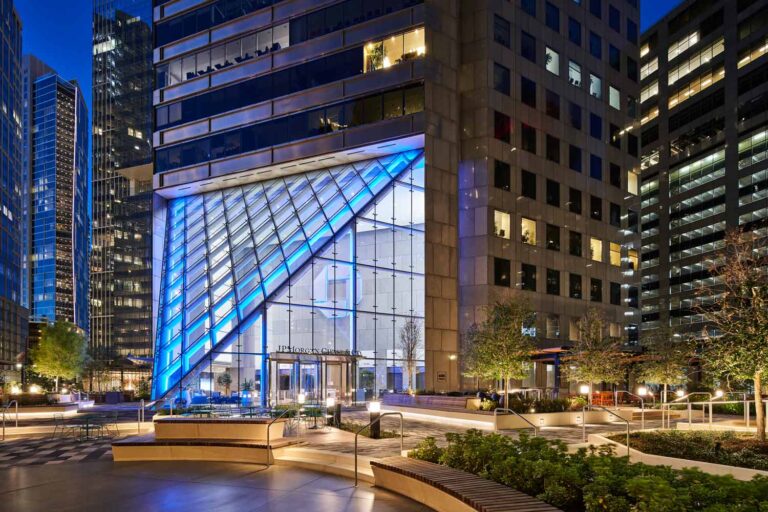 Exterior of JPMorgan Chase Tower in Houston